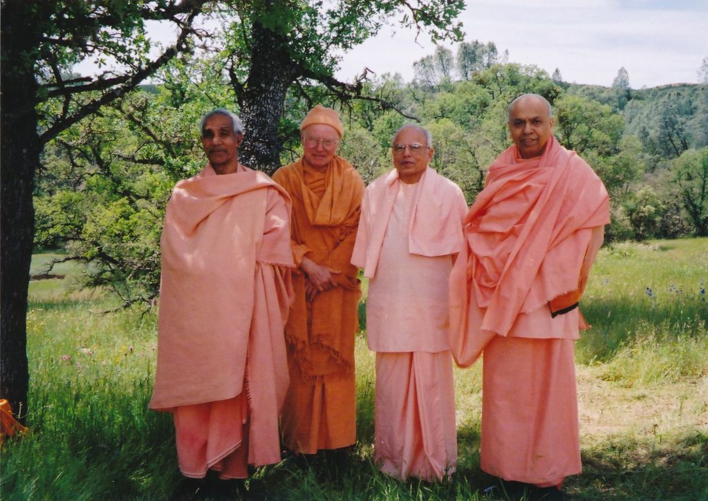 Sw. Aparananda, Sw. Vedananda, Sw. Prapannananda, Sw. Prabuddhananda - 1